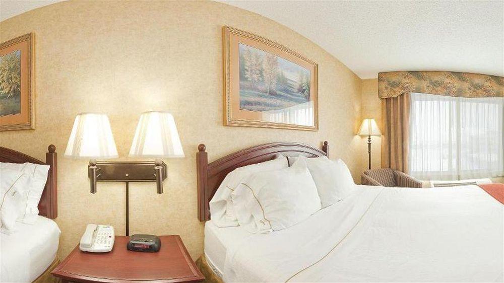 Holiday Inn Express Hotel & Suites Bismarck By Ihg Εξωτερικό φωτογραφία