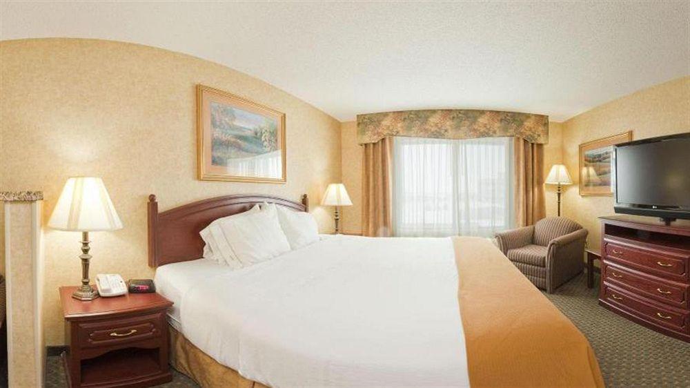 Holiday Inn Express Hotel & Suites Bismarck By Ihg Εξωτερικό φωτογραφία