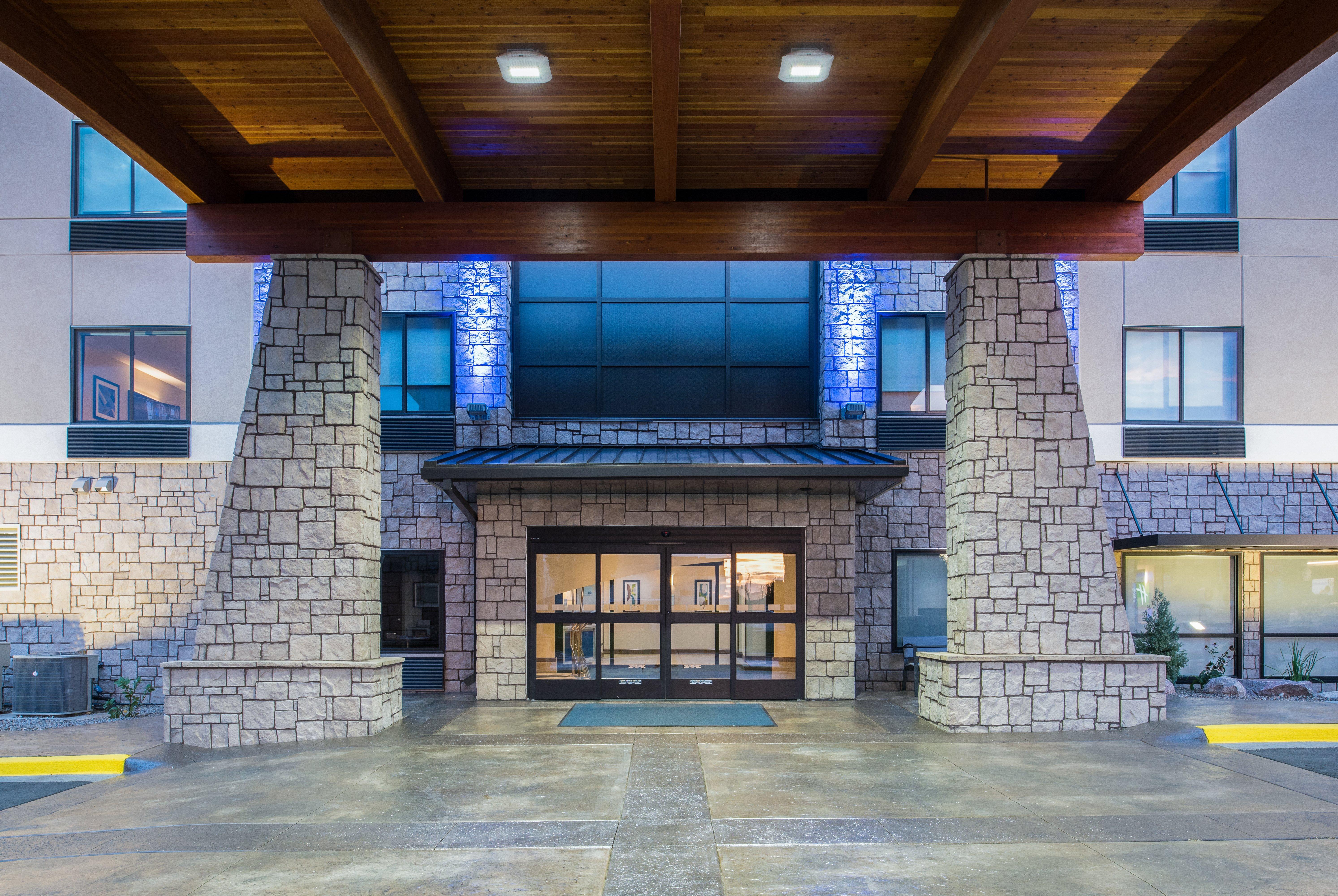 Holiday Inn Express Hotel & Suites Bismarck By Ihg Εξωτερικό φωτογραφία