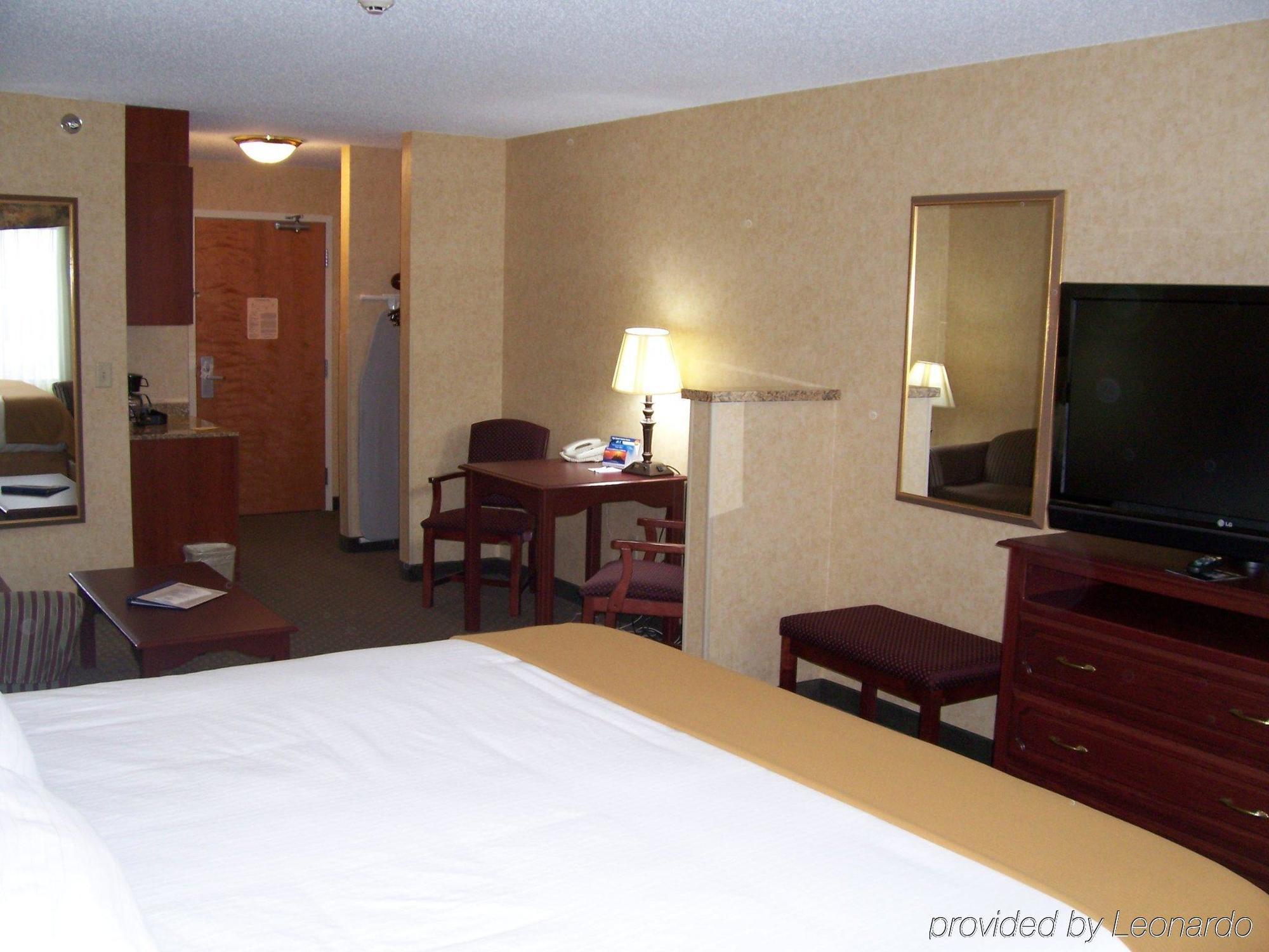 Holiday Inn Express Hotel & Suites Bismarck By Ihg Δωμάτιο φωτογραφία