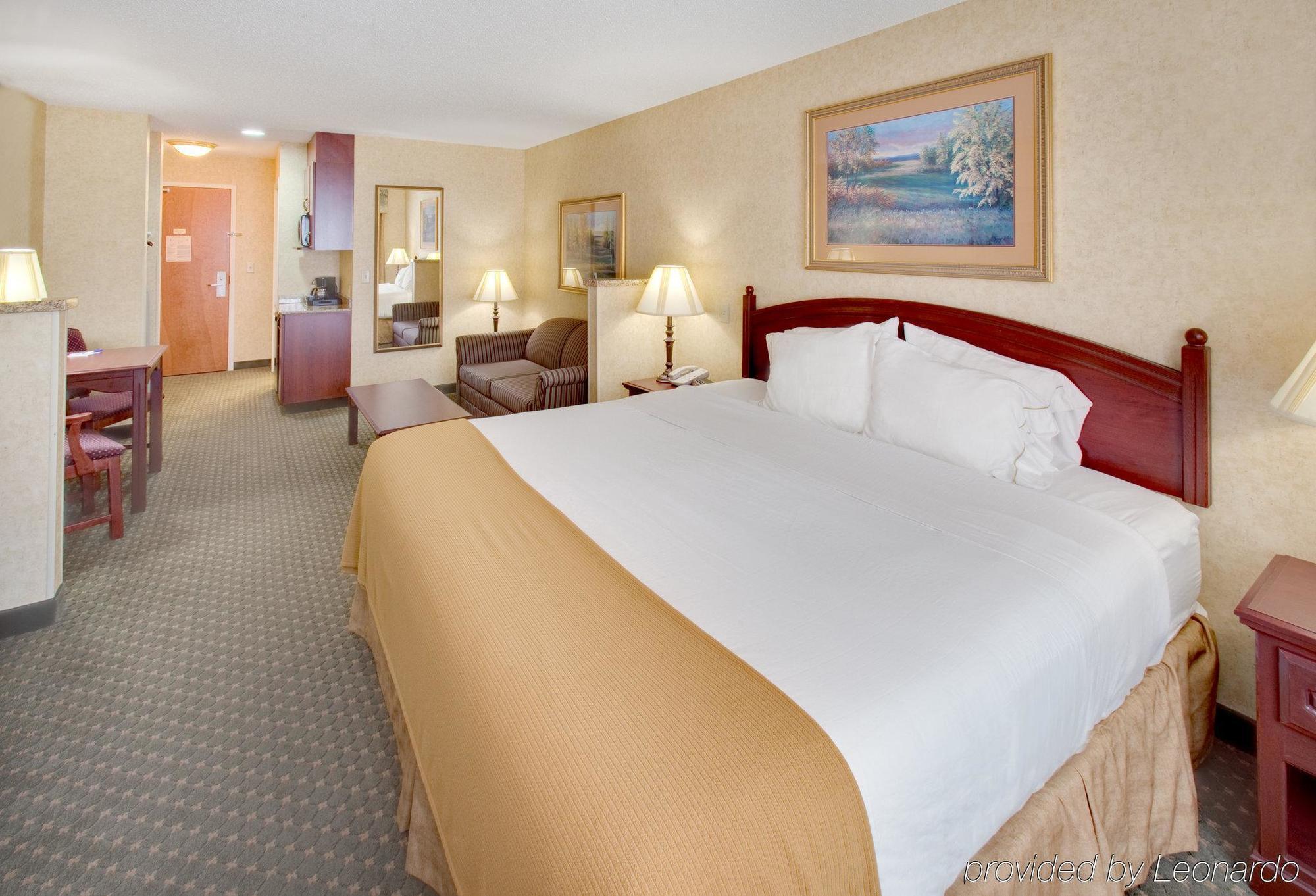 Holiday Inn Express Hotel & Suites Bismarck By Ihg Δωμάτιο φωτογραφία