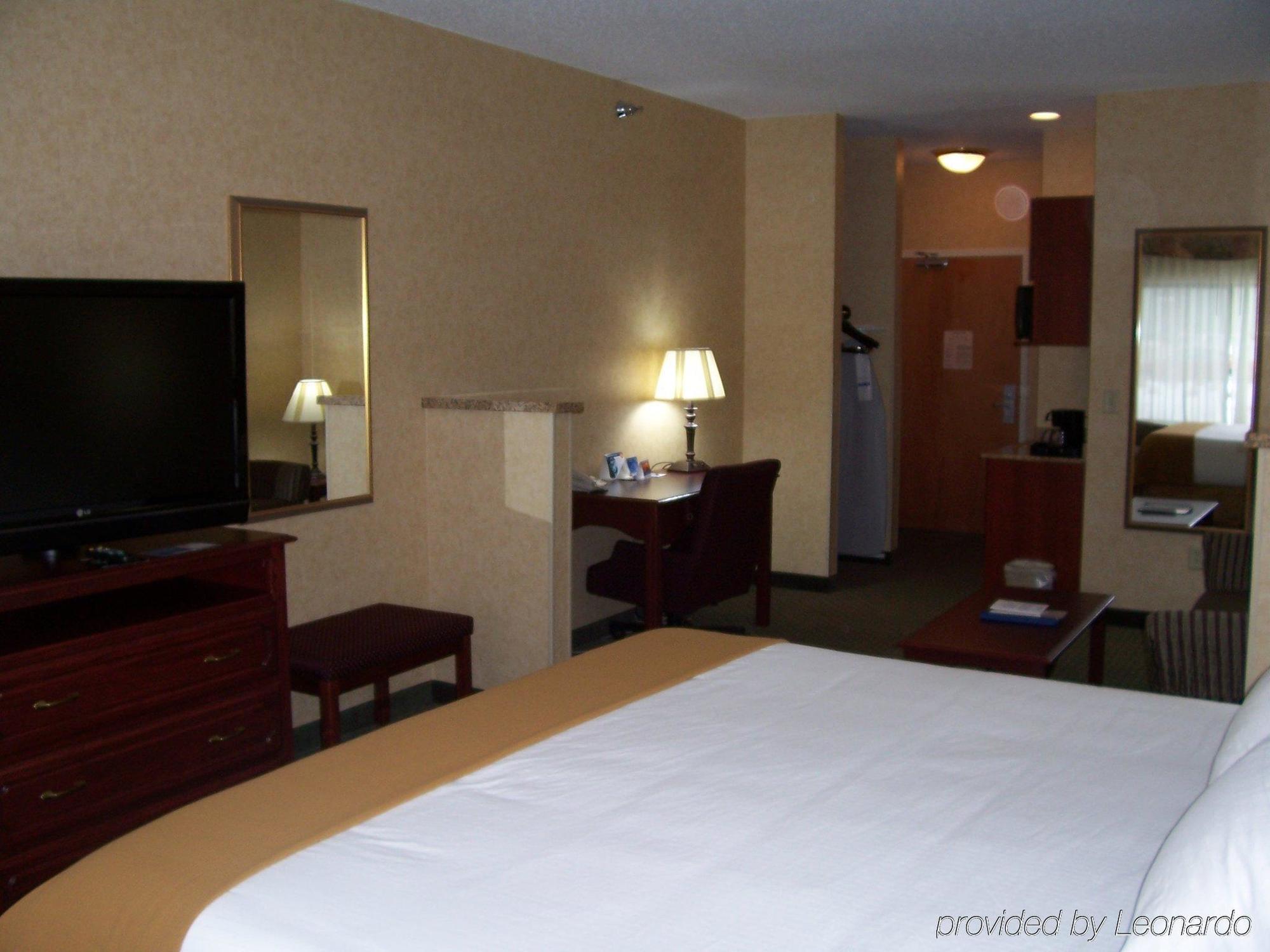 Holiday Inn Express Hotel & Suites Bismarck By Ihg Δωμάτιο φωτογραφία
